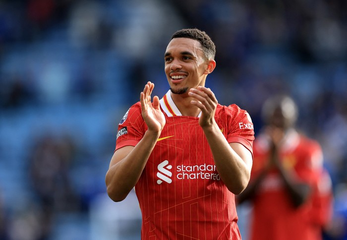 Dari Cemoohan Hingga Pertahanan Rio, Trent Alexander-Arnold Jadi Tengah Perhatian