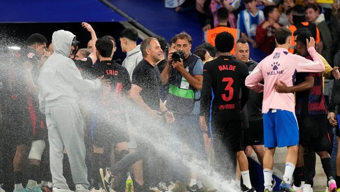 Flick Dipuji, Strategi 'Amankan' Pemain Barcelona dari Krisis 2023!