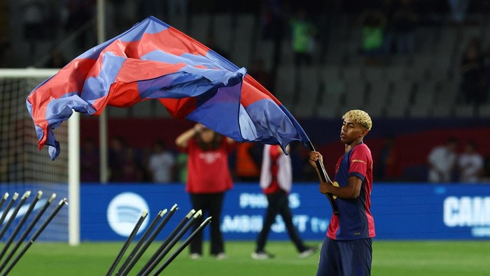 **Yamal Bisa Memakai Nomor 10 Barcelona Musim Depan? Deco yang Menentukan!**