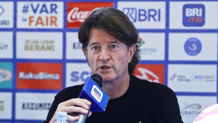 Pertarungan PSS dan Madura United: Huistra Bertaruh Besar pada Pemain Terbaiknya