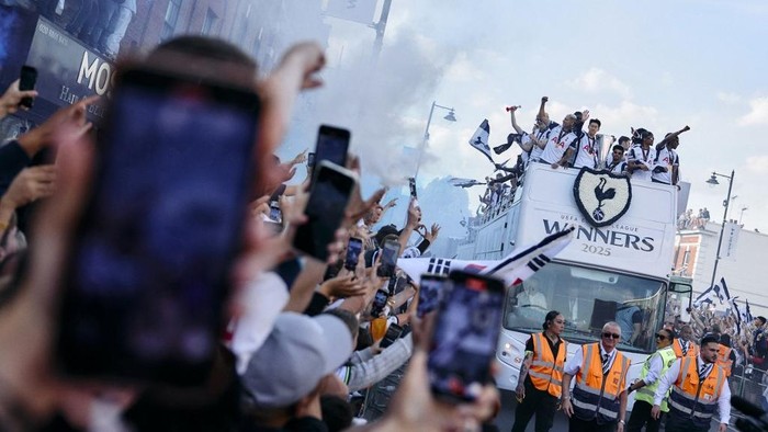 Tottenham Hotspur Gelar Parade Juara Liga Europa: Kemenangan Bersejarah yang Guncangkan Eropa!