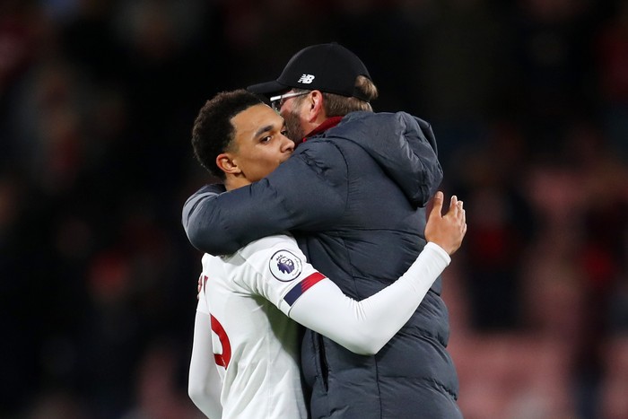[Klopp Bermain Aman atau Malah Menyelamatkan Karier Alexander-Arnold?]