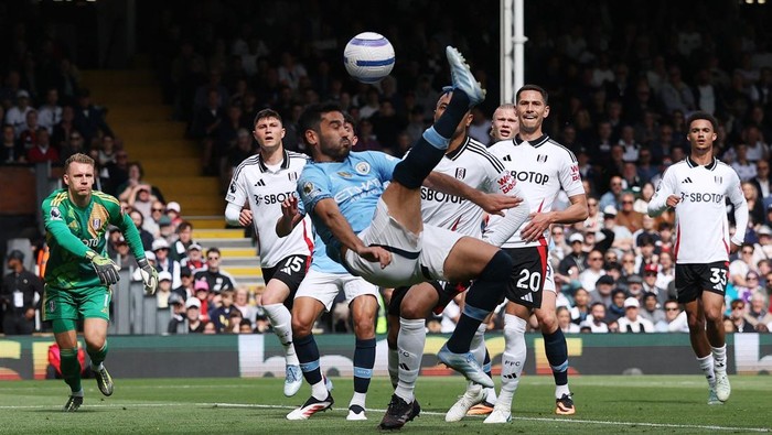 Dengan Gol Salto Guendogan, Man City Umpatkan Fulham di Turun Minum