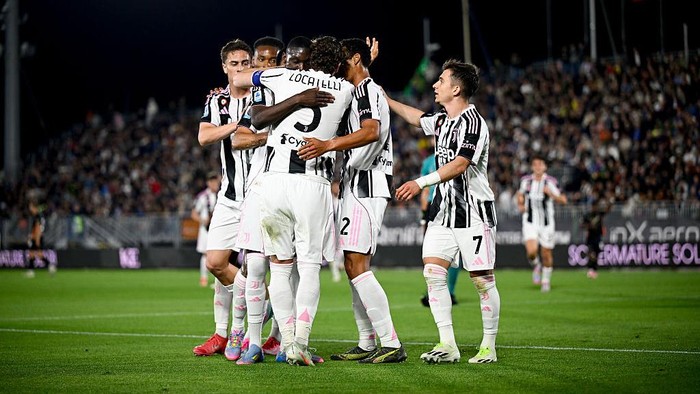 **Juventus Menyapu Bersih Venezia: Satu Kemenangan, Dua Nasib Berbeda**