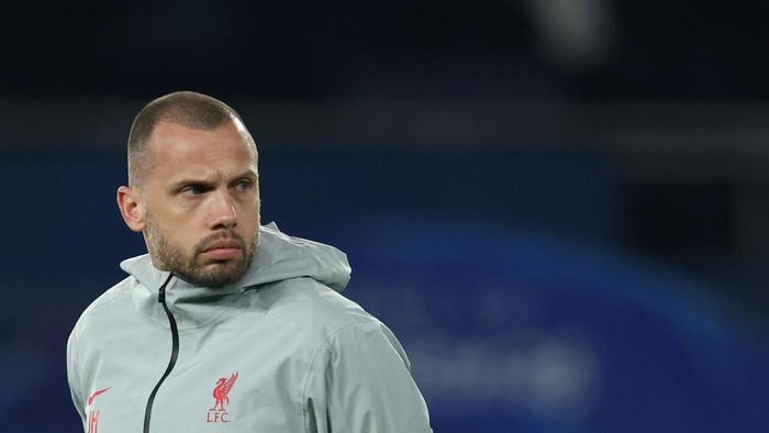 Liverpool Kehilangan Heitinga, Kini Latih Ajax, Masa Depan Menjanjikan?