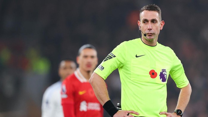 Wasit David Coote Terpaksa Berubah Profesi, Dari Lapangan ke Kurir Setelah Dihadiahkan Pecatan dari Premier League