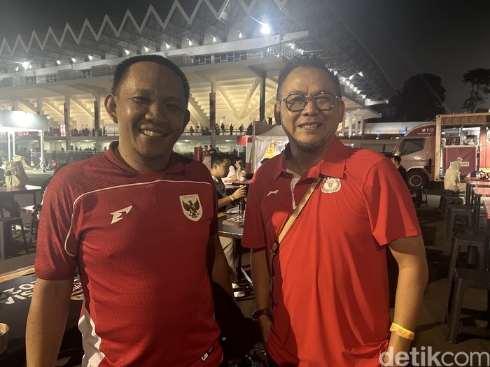 Suporter Ini Terbang dari Papua, Dukung Timnas & Bulutangkis Indonesia - Update 1