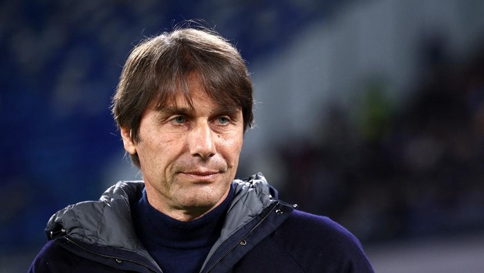 **Konflik Tak Terduga: Conte Rebut Klaim Tak Ada Kesepakatan Latih Juventus Lagi**