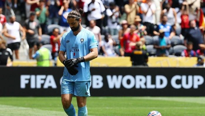 Bela-belain Cuti Kerja, Kiper Auckland Jadi Sorotan karena Kebobolan 10 Gol!