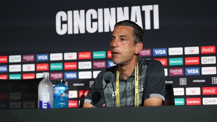 Pelatih Auckland Mencurahkan Emosi Usai Kebobolan Dari Bayern: