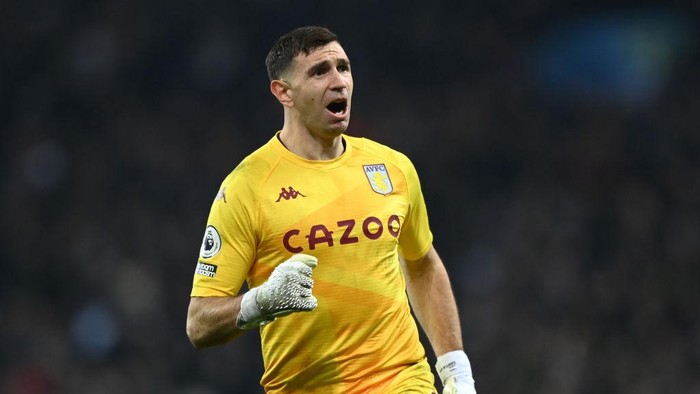 **MU Targetkan Emiliano Martinez, Bisa Jadi Penyelamat Gawang**