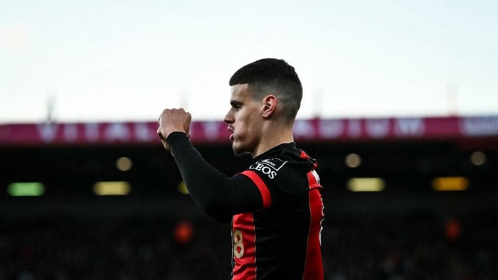 Liverpool-Bournemouth Sepakati Transfer Milos Kerkez: Meretas Ekspektasi dan Gempuran Transfer Musim Dingin!
