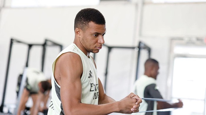 **Mbappe's Comeback: From Sickness to Slim, What's Next for the Star?**