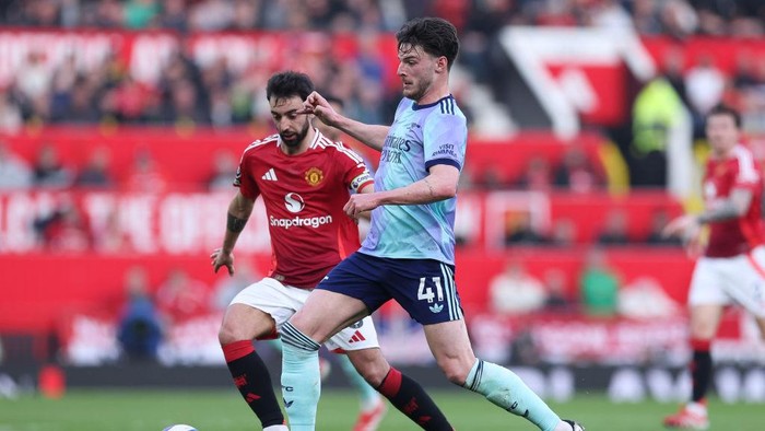Arsenal Ancam Bantai MU, Sheringham: Tidak Ada Tempat untuk Menyelam!