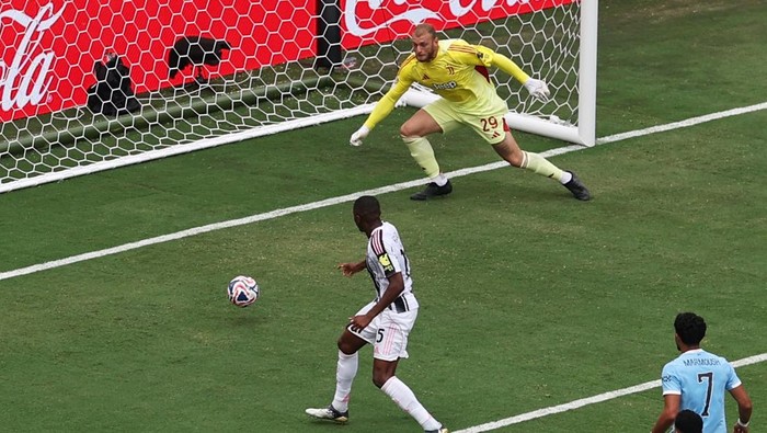 **Gol Sendiri Konyol Pierre Kalulu: Moment Viral di Pertemuan Juventus vs Man City**