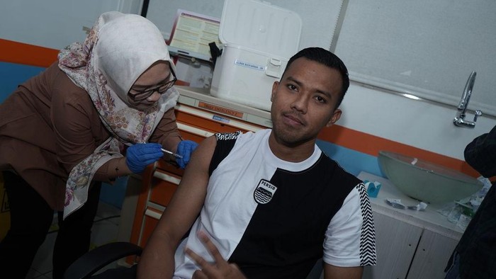 Vaksinasi Skuad Persib Tepat Saat COVID-19 Merebak Lagi, Apakah Aman?