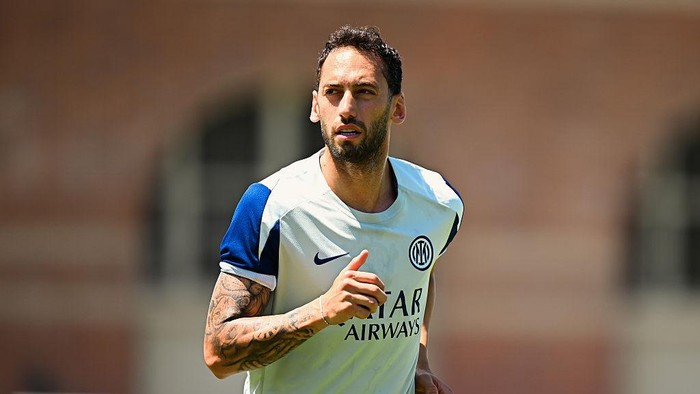 Galatasaray Sulit Beli Calhanoglu, Bujet Habis buat Transfer Osimhen, Mimpi Besar Terhenti