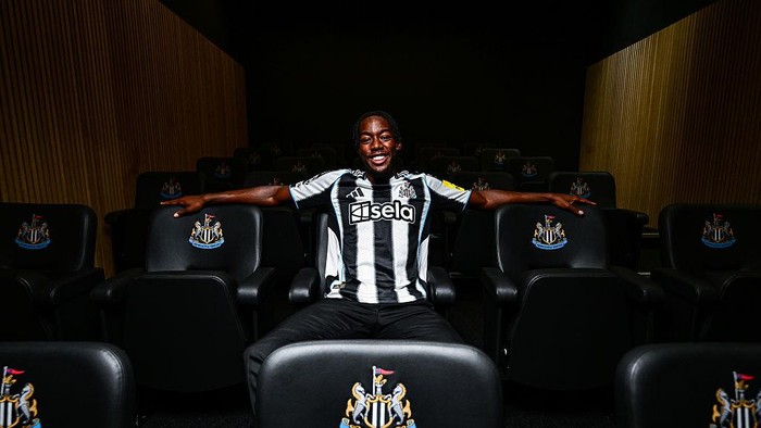 Transfer Mengejutkan! Elanga ke Newcastle, MU Kumpulkan Duit Rp 100-an Miliar