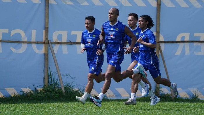 **Persib Kejutkan dengan 24 Pemain ke Thailand, Latihan Intens Siap Hadapi Musim Depan**