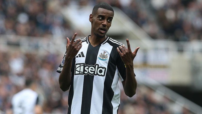 **Newcastle United Menghadapi Krisis dengan Isak di Tengah Perhatian Liverpool**