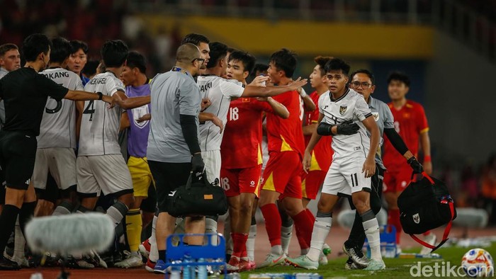 Ribut-ribut di Penghujung Laga Indonesia Vs Vietnam - Update 1
