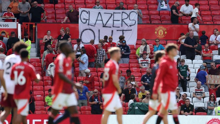 Kecam Glazer dan Ratcliffe, Fans MU Bakal Demo saat Lawan Arsenal - Alternatif 2