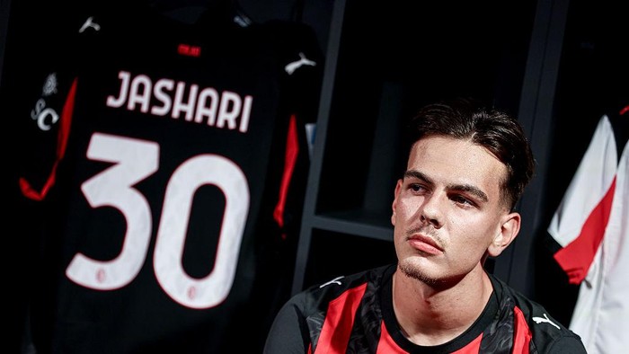 AC Milan Rekrut Gelandang Muda Swiss Ardon Jashari - Alternatif 1