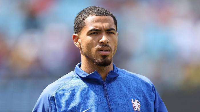 Chelsea Berburu Bek Setelah Cedera Colwill