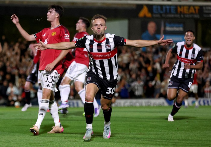 **Grimsby Town vs MU: Takut-takutnya yang Tidak Ada di Babak Penalti**