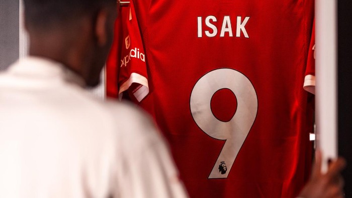 Liverpool: Jagoan Transfer yang Beda dari Man United