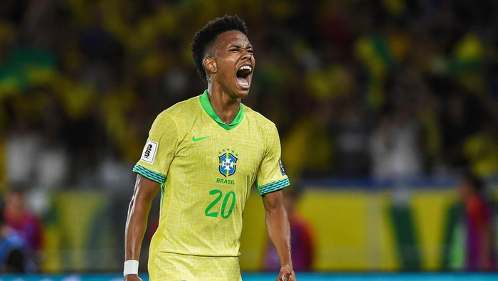 Dari Perkampungan Hingga Piala Dunia: Kisah Pele yang Mempesona