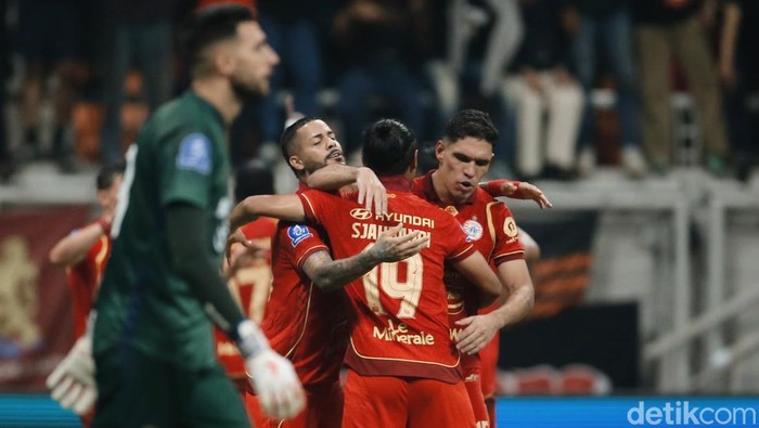 Persija Vs Bali United: Pertemuan二大 blockbuster Seperti Brasil Vs Belanda Di Piala Dunia!