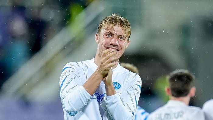**Rasmus Hojlund Cetak Gol Perdana di Napoli dalam 14 Menit Debutnya**