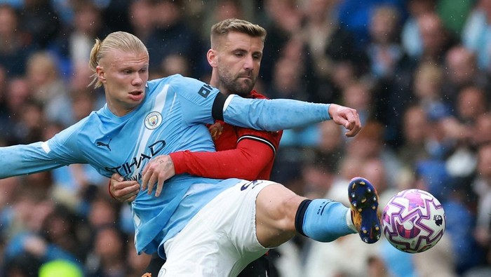 MU Takluk di Tangan Man City, Performa Luke Shaw Jadi Sorotan Publik