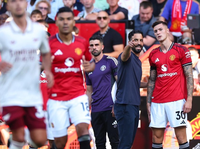 Fans MU Tinggalkan Stadion Lebih Awal, Rooney: