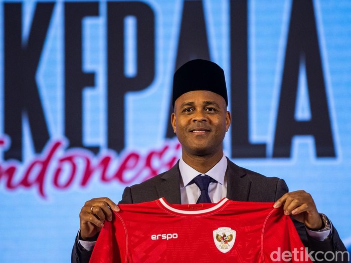 Kluivert Pergi dari Indonesia, Suporter Terluka Tanpa Maaf dari Legenda