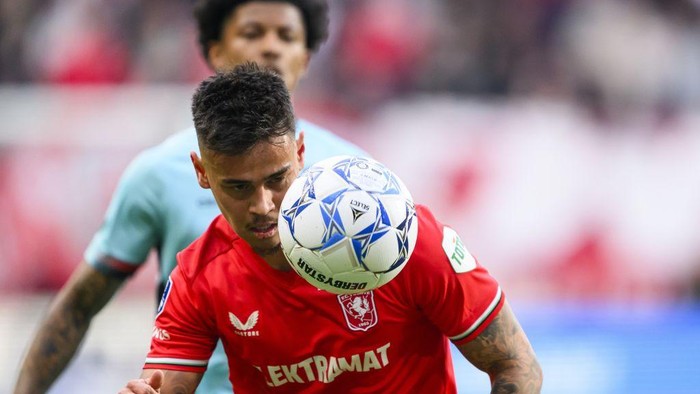 Twente Tawari Solusi, Mees Hilgers Belum Merespons: Masa Depan Klub dalam Tanda Titik?