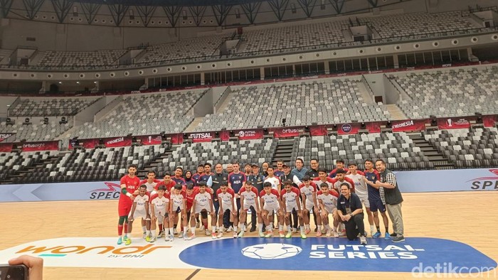 **Pantau Latihan Timnas Futsal, CdM Harapkan Emas SEA Games 2025: Persiapan Melawan Australia**