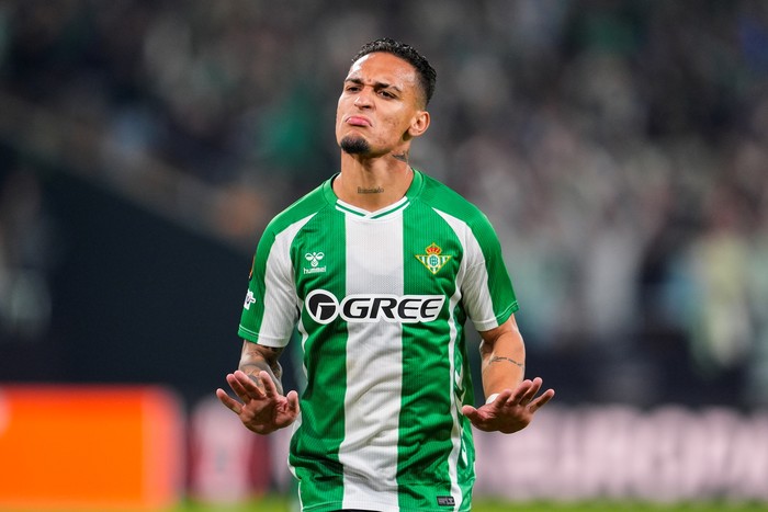 **Antony Cetak Gol Spektakuler, Betis Tolak Lyon di Arena Berdarah!**